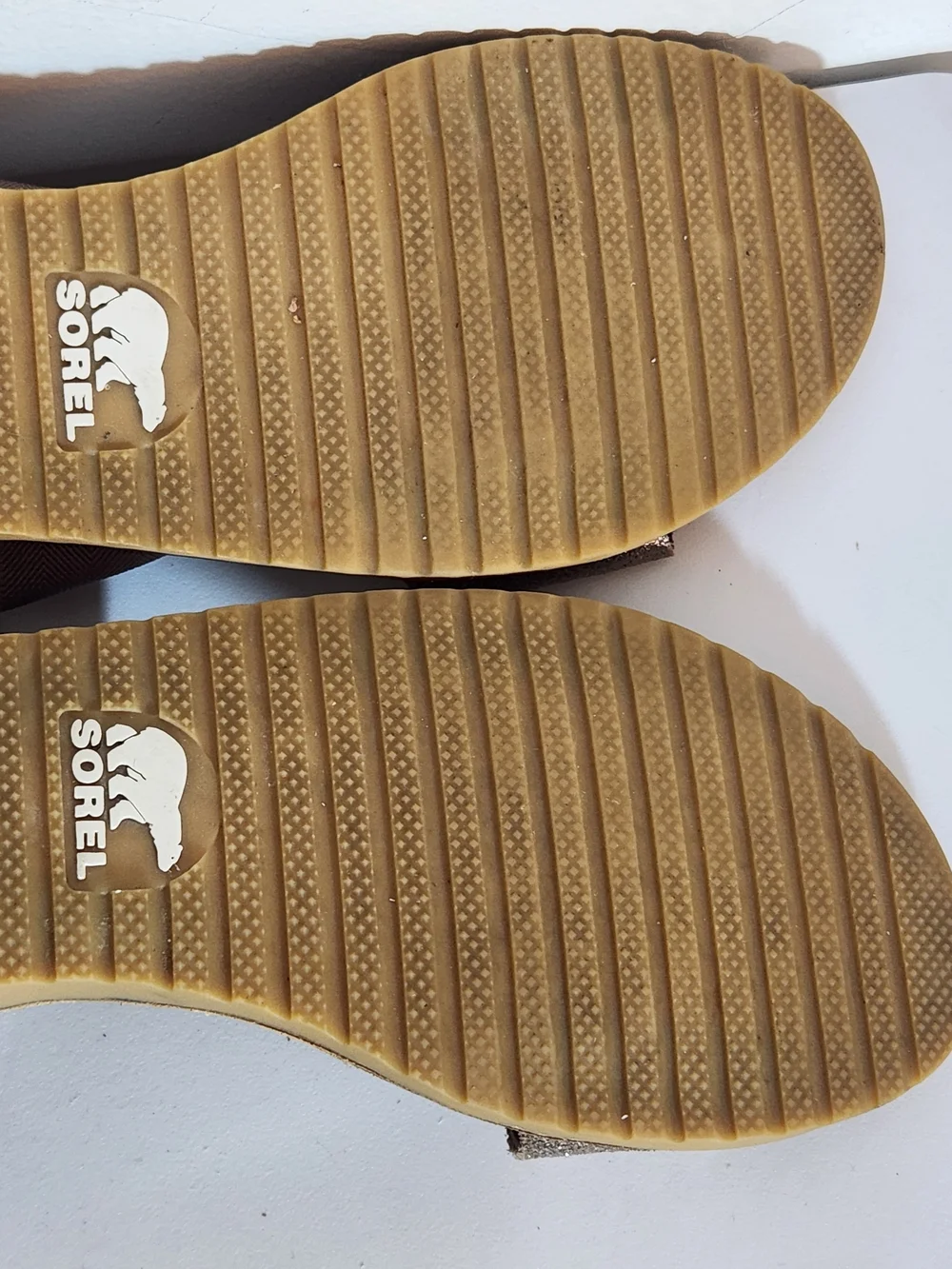 Sorel Ella Brown and Gold Slip On Sandals Leather and Elastic Straps Size 9.5